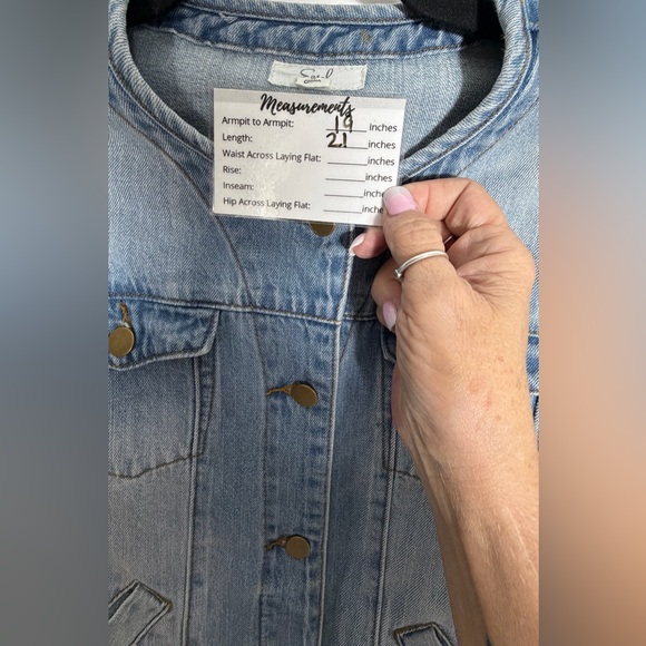 Easel NWOT Women’s Light Wash Denim Jacket, Long Sleeves, Size Small. Button Up - Picture 4 of 14